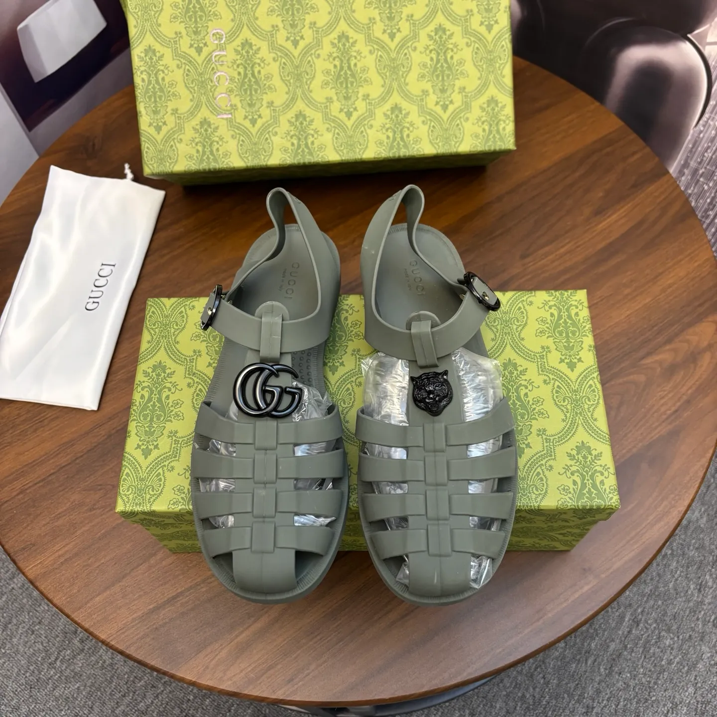Men's shoes 260💰 [Gucci] Counter quality, top-quality original goods, real photos! Original TPU material, fine workmanship, comfortable; genuine 1:1 replica Size: 36 ~ 46